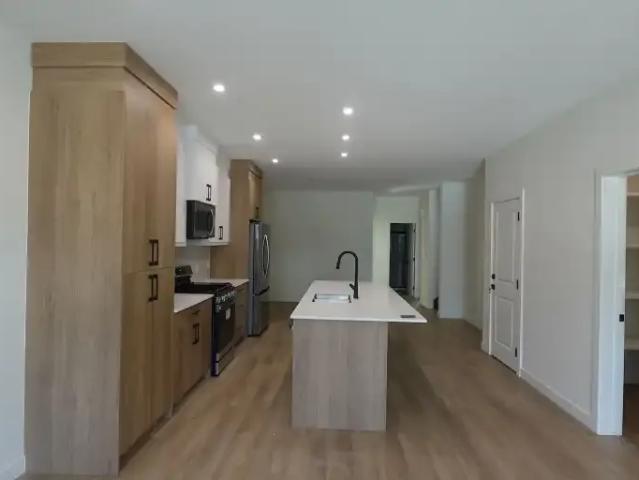 Apartment 4 Bedroom For Rent Edmonton AB 2950 ES103958396