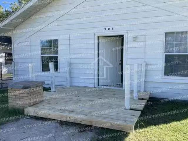 Apartment 4 bedrooms in Lawton