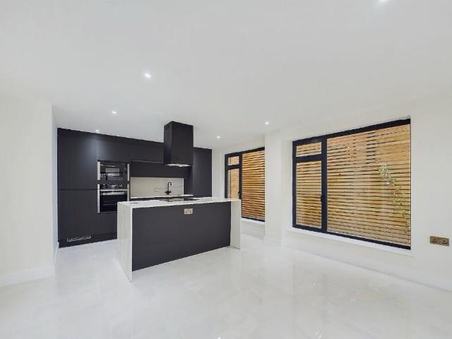 Apartment 4, Silver Leaves Southill Road, Chislehurst BR7, 2 bed flat to rent, £3,300 pcm | PrimeLocation