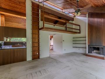Apartment with pool