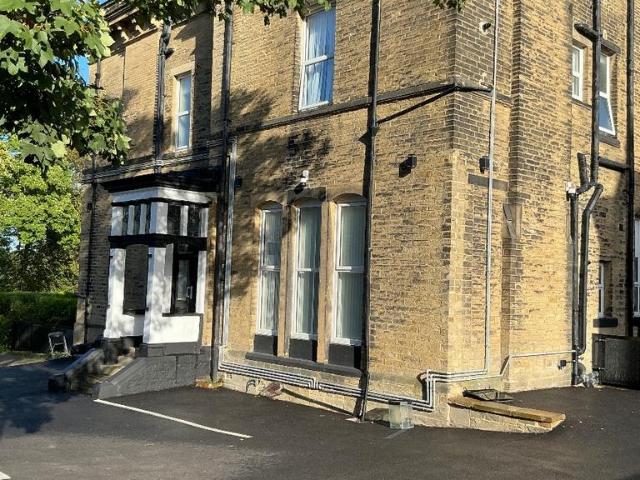 Apartment 5 22 North Park Road, Bradford 2 bed apartment to rent £950 pcm £219 pw