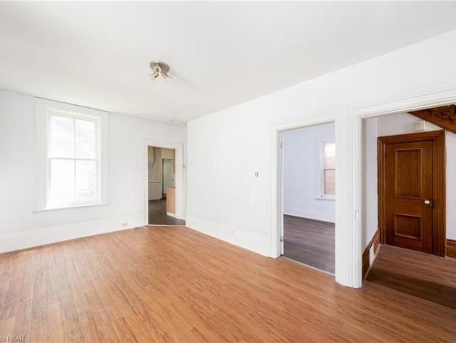 Apartment 5 Bedroom For Rent Peterborough ON 3125 ES105022308