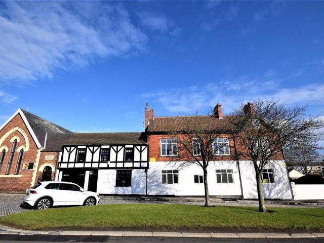 Apartment 5 High Green Court. 2 bed flat to rent £700 pcm £162 pw