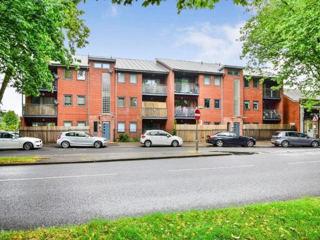 APARTMENT 5, STRETFORD ROAD. 2 bed flat to rent £1,100 pcm £254 pw