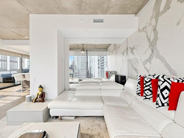 Apartment with pool