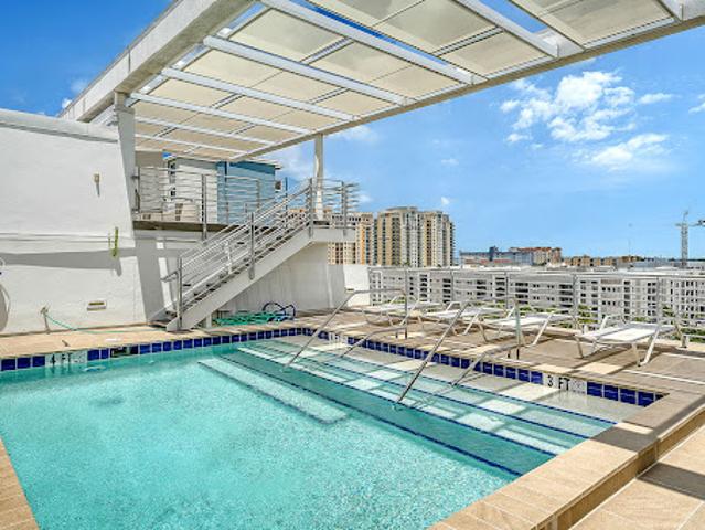 Apartment with terrace and pool