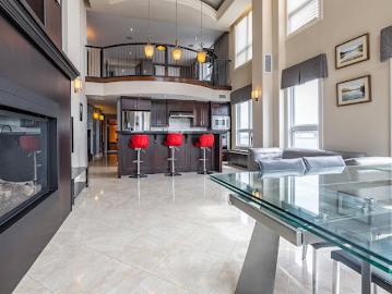 Edmonton, Alberta - Patio, Swimming pool