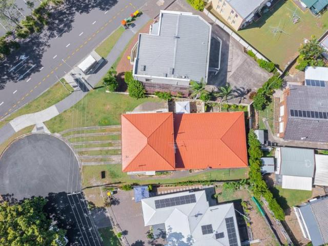 Apartment 6 Bedroom For Rent Bongaree QLD ES101909429