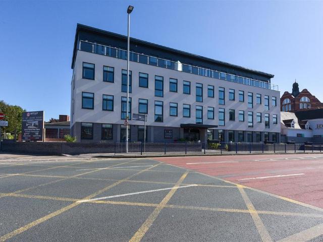 Apartment 6 St John's House, St. 1 bed apartment to rent £850 pcm £196 pw