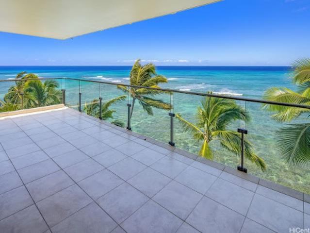Seaside apartment with terrace