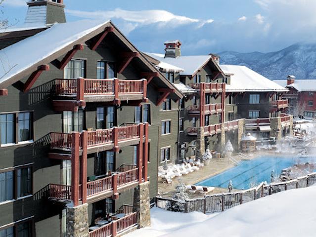 Apartment with pool