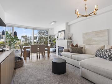 Apartment with terrace and pool