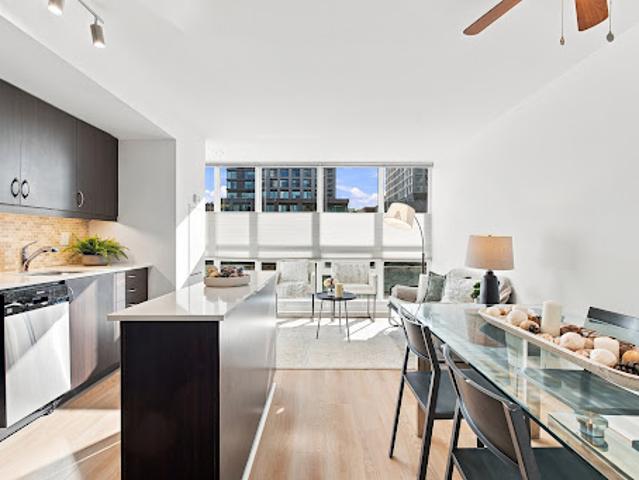 Apartment with pool