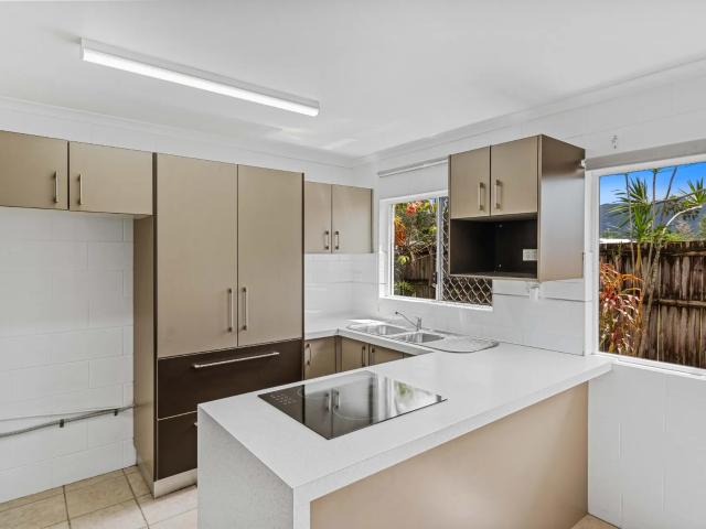 apartment 8/25 Mount Peter Road, Edmonton