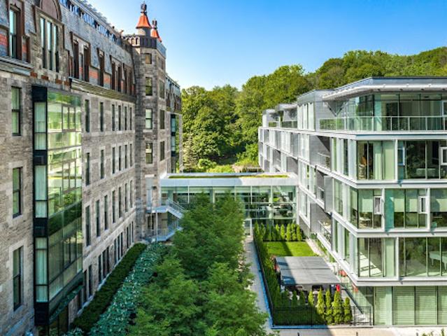 Apartment with terrace