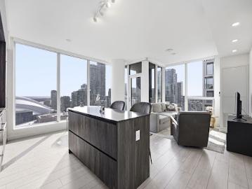 Toronto, Ontario - Balcony, Parking