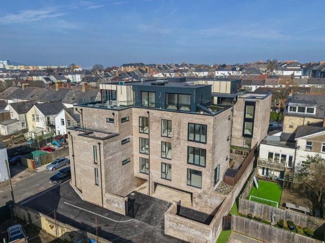 Apartment 8, Windsor Gardens, 56A. 2 bed apartment to rent £1,795 pcm £414 pw