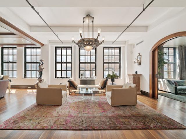 Contemporary apartment