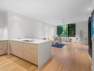 Apartment with pool