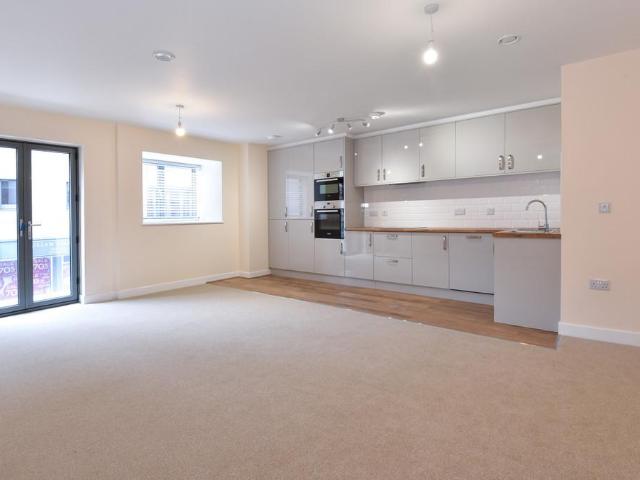 Apartment 9, 41 Southgate Street 2 bed flat to rent £1,375 pcm £317 pw