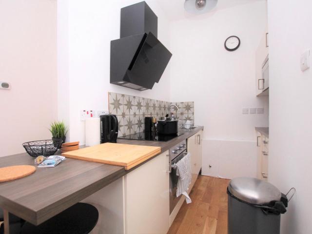 apartment Chancellor Street, Partick, Glasgow, G11 5QN