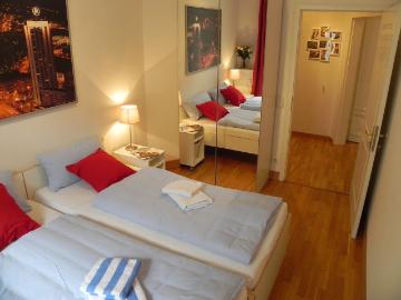 Apartment Am Roßplatz, centrally located, 3 rooms, kitchen, shower bath, guest toilet, Leipzig Amsterdam Apartments for Rent