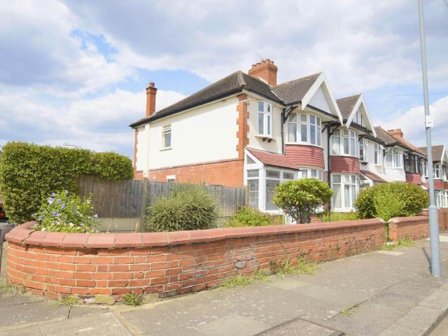 apartment Ashburton Avenue, Seven Kings, IG3