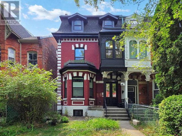 apartment at 3 – 28 BEACONSFIELD AVENUE