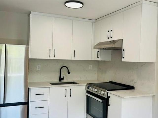 apartment at 3 – 2961 LAKESHORE BOULEVARD W