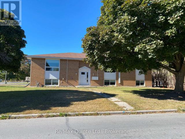 apartment at 3 2 VILLAGE DRIVE, Belleville, Ontario, K8P4J8