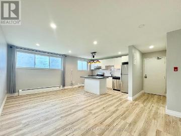 Waterloo, Ontario, Ontario - Equipped kitchen