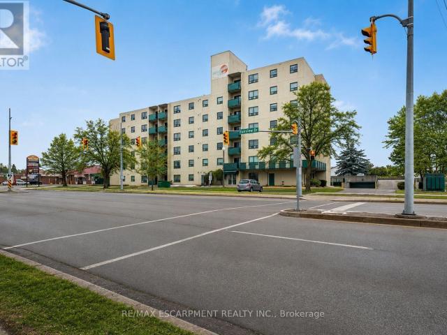 apartment at 105 421 FAIRVIEW DRIVE, Brantford, Ontario, N3R7M3