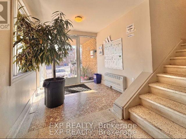 apartment at 102 5 PAISLEY BOULEVARD E, Mississauga, Ontario, L6A1P3