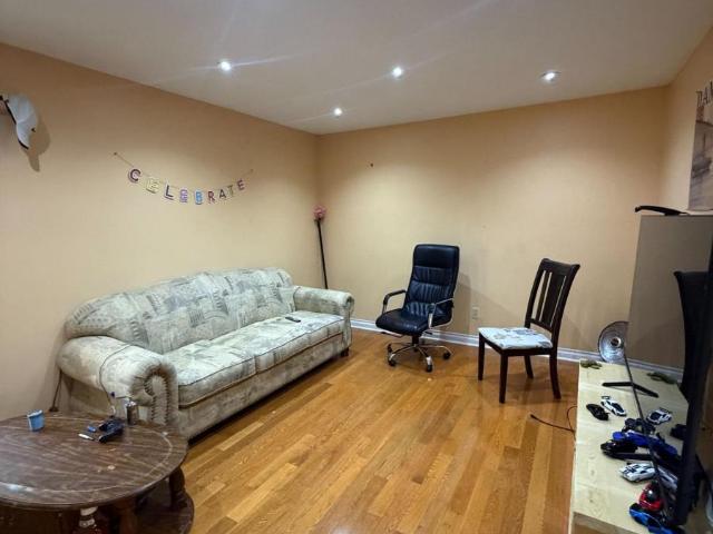 apartment at 10 HENDRICKS CRESCENT, Brampton, Ontario, L6Y4K9
