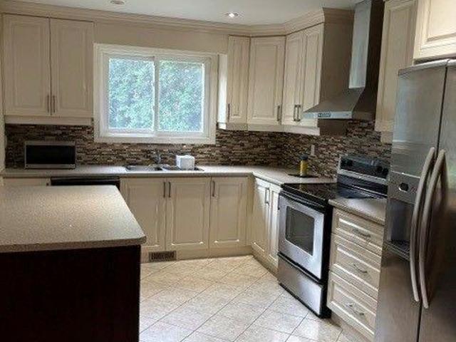 apartment at 10 TESTA STREET, East Gwillimbury, Ontario, L0L1R0