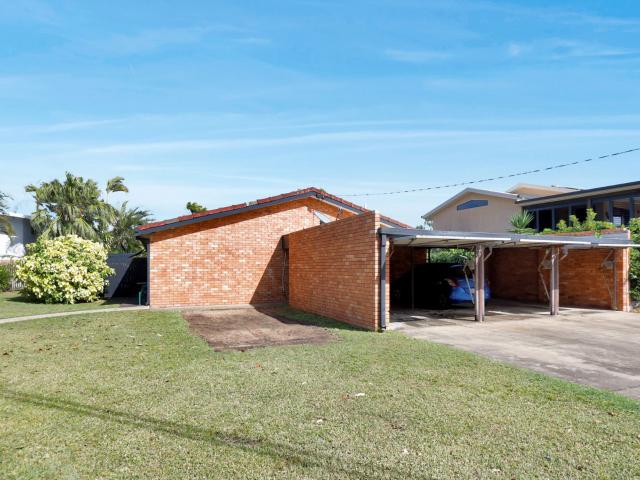 apartment at 1/10 Binnington Esplanade, East Mackay,Australia
