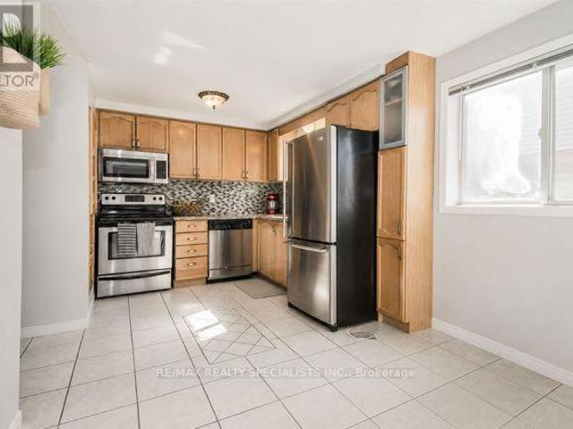 apartment at 110 STEELES CRESCENT, Cambridge, Ontario, N1R8C4