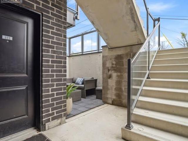 apartment at 111 6065 MCLEOD ROAD, Niagara Falls, Ontario, L2G0Z7
