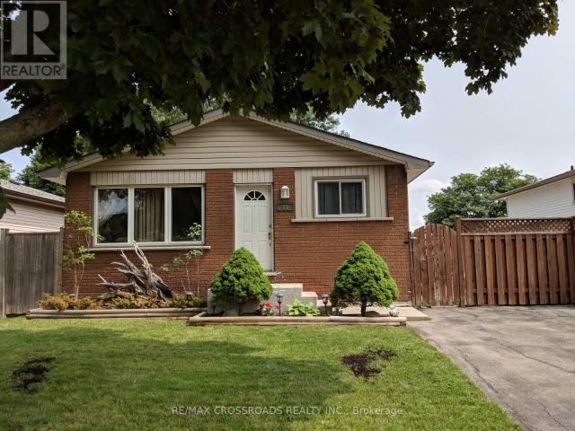 apartment at 11 LAWNHURST DRIVE, Hamilton, Ontario, L8V4N8