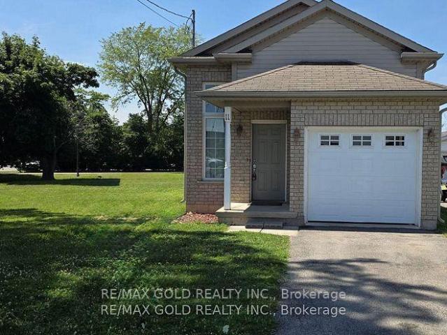 apartment at 11 ROSE AVENUE