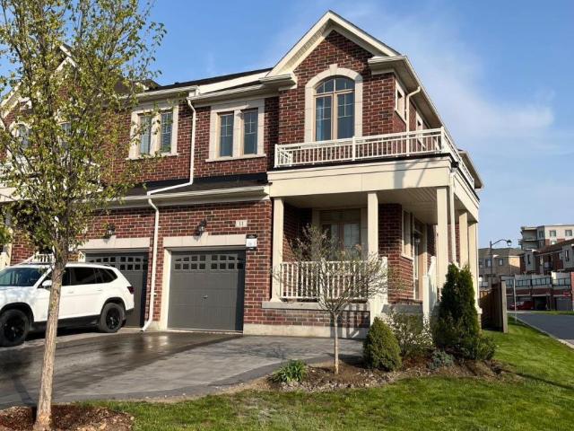 apartment at 11 RADIAL DRIVE, Aurora, Ontario, L4G0Z8
