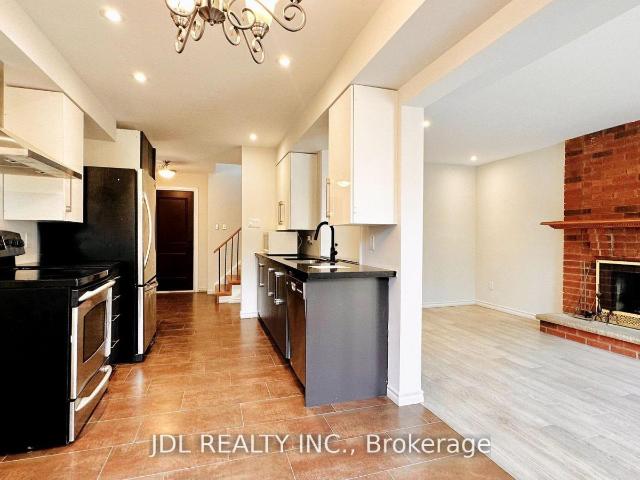 apartment at 127 HUNTINGTON PARK DRIVE, Markham, Ontario, L3T7C8