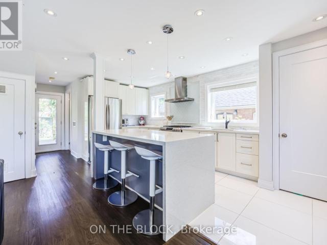 apartment at 122 ALLENBY AVENUE, Toronto, Ontario, M9W1T3