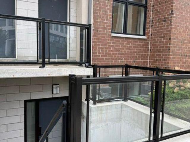 apartment at 122 1070 DOUGLAS MCCURDY COMMON, Mississauga, Ontario, L5G0C6