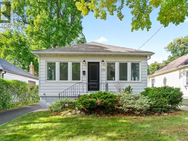 apartment at 135 DEANE Avenue, Oakville, Ontario, L6K1N2