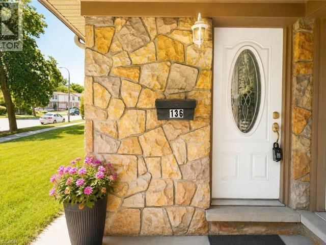 apartment at 136 JANSEN Avenue, Kitchener, Ontario, N2A2L7