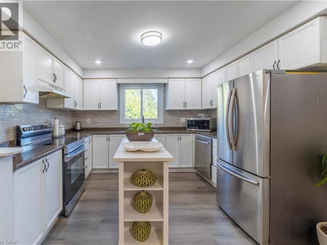 apartment at 137 NICKOLAS Crescent, Cambridge, Ontario, N3C3L7