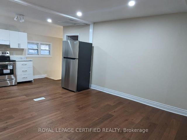 apartment at 1468 DUNDAS CRESCENT, Mississauga, Ontario, L5C1E9