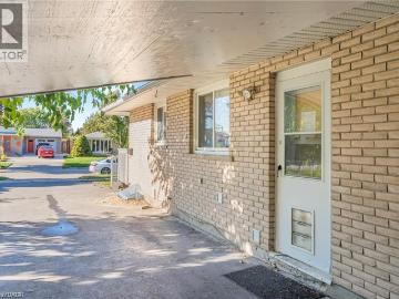 Kitchener, Ontario - Garden, Office room