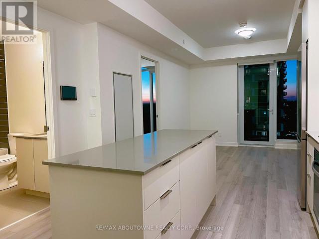 apartment at 1405 3079 TRAFALGAR ROAD, Oakville, Ontario, L6H8C5